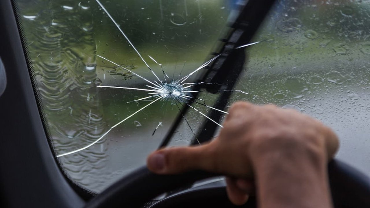 Danger of Driving With A Cracked Windshield