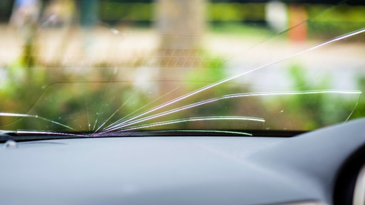 Is It Dangerous To Drive With A Cracked Windscreen